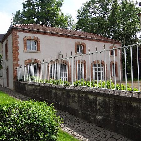 Chateau Mesny Gite Au Fil Des Pages Vic-sur-Seille Buitenkant foto