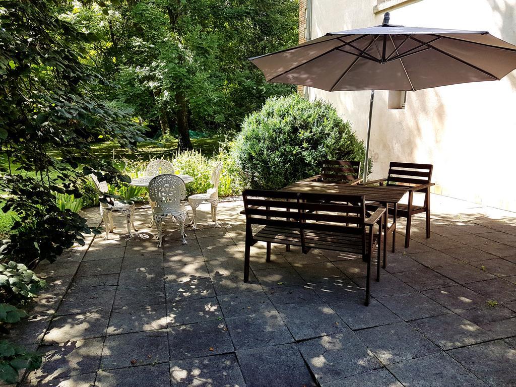 Chateau Mesny Gite Au Fil Des Pages Vic-sur-Seille Buitenkant foto